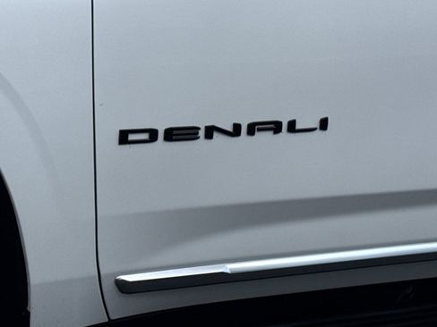 Used 2024 GMC Yukon Denali w/ LPO, Floor Liner Package AWD/4WD image 18