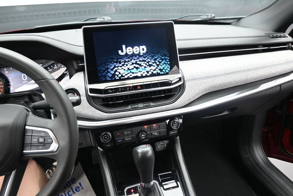 Used 2024 Jeep Compass Latitude AWD/4WD image 25