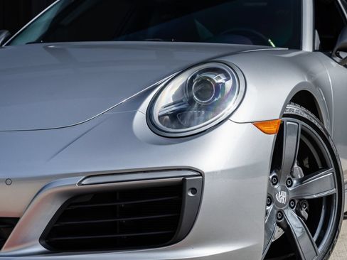 Certified 2018 Porsche 911 Carrera T RWD image 18