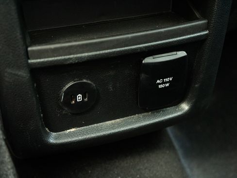 Used 2024 Ford Edge Titanium image 44