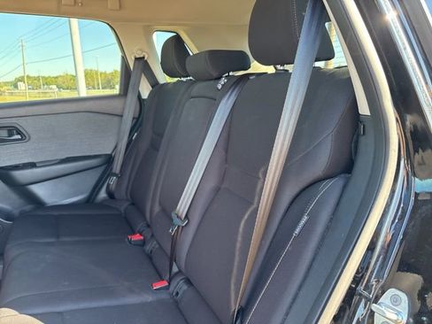 Used 2023 Nissan Rogue S image 19