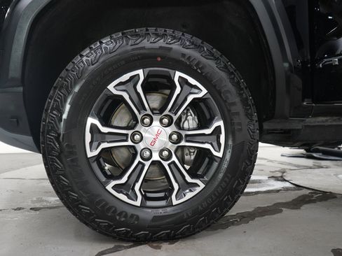 Used 2024 GMC Canyon AT4 w/ Technology Package AWD/4WD image 30