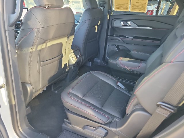 Used 2026 Ford Explorer ST-Line w/ ST-Line Street Pack RWD image 18