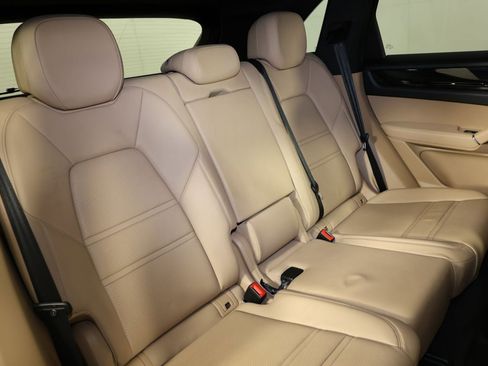 Used 2021 Porsche Cayenne AWD/4WD image 31
