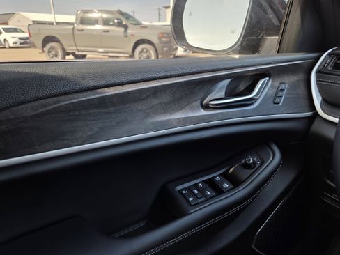 New 2026 Jeep Grand Cherokee Limited RWD image 40