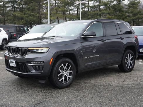 Used 2025 Jeep Grand Cherokee Limited image 11