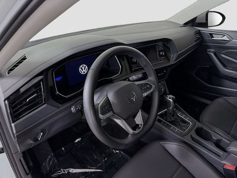 Used 2024 Volkswagen Jetta SE FWD image 9