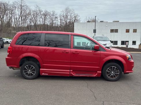 Used 2015 Dodge Grand Caravan SE image 5