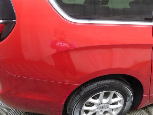 Used 2025 Chrysler Pacifica Select FWD image 32
