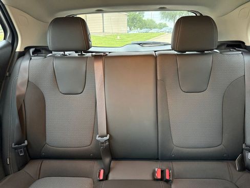 Used 2025 Buick Encore GX Preferred AWD/4WD image 39