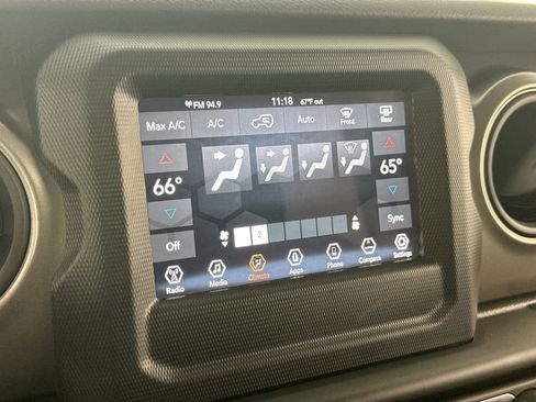 Used 2023 Jeep Wrangler Willys AWD/4WD image 15