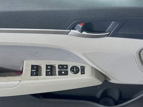 Used 2020 Hyundai Elantra SEL FWD image 23