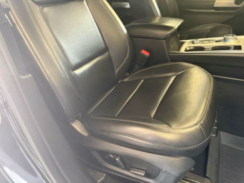 Used 2021 Ford Explorer XLT w/ Equipment Group 202A AWD/4WD image 10