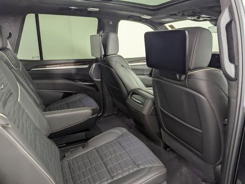 Used 2025 Cadillac Escalade Premium Luxury Platinum image 20