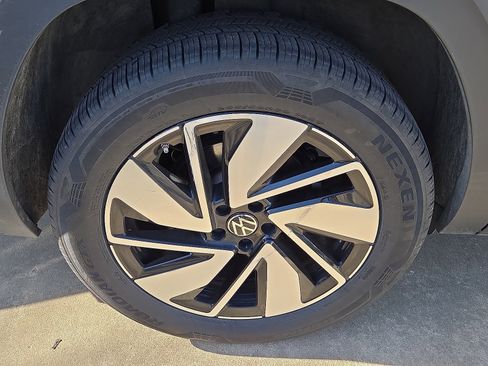 Used 2024 Volkswagen Atlas SE image 5