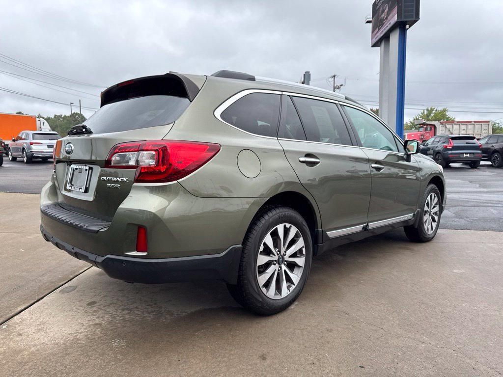 Used 2017 Subaru Outback 3.6R Touring AWD/4WD image 5