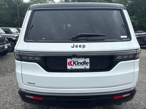 New 2026 Jeep Grand Wagoneer Summit w/ Premium Group III AWD/4WD image 32