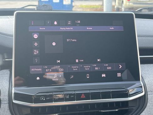 Used 2024 Jeep Compass Latitude image 13