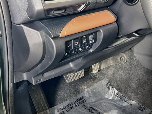 Used 2023 Subaru Forester Touring image 10