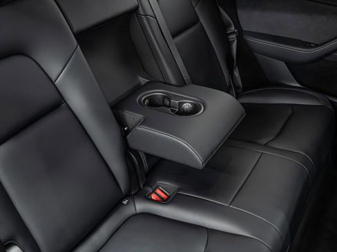 Used 2023 Tesla Model Y Long Range image 23