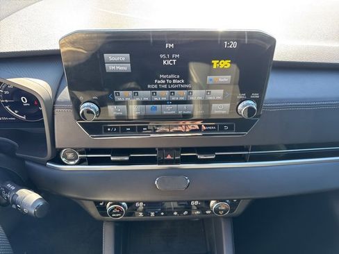 Used 2023 Mitsubishi Outlander SE image 12