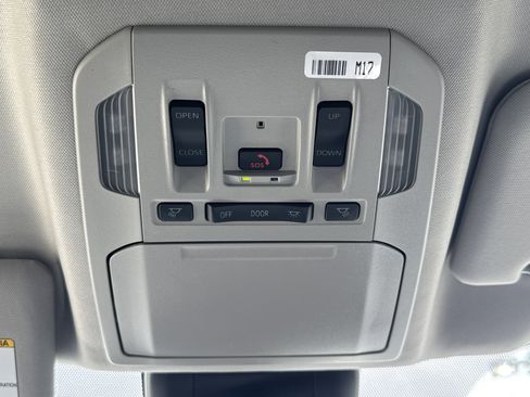 New 2025 Toyota Highlander XLE AWD/4WD image 17