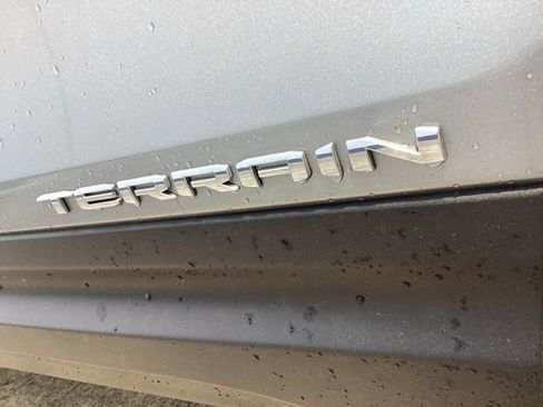 Used 2023 GMC Terrain SLT AWD/4WD image 10