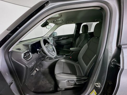 Used 2025 Chevrolet TrailBlazer LT FWD image 13