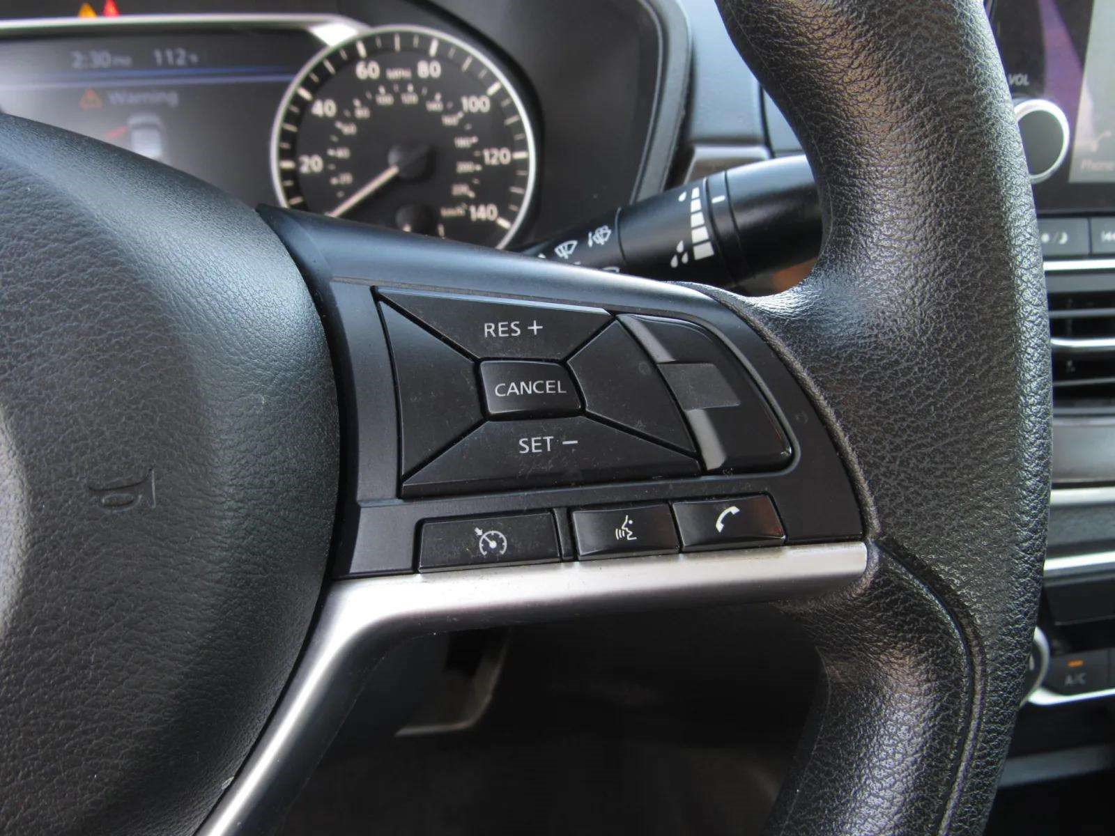 Used 2024 Nissan Altima 2.5 SV FWD image 23