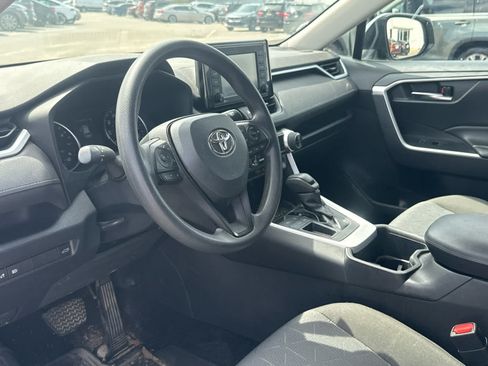 Used 2022 Toyota RAV4 XLE w/ Convenience Package FWD image 6