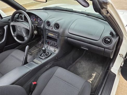 Used 1999 MAZDA MX-5 Miata image 46
