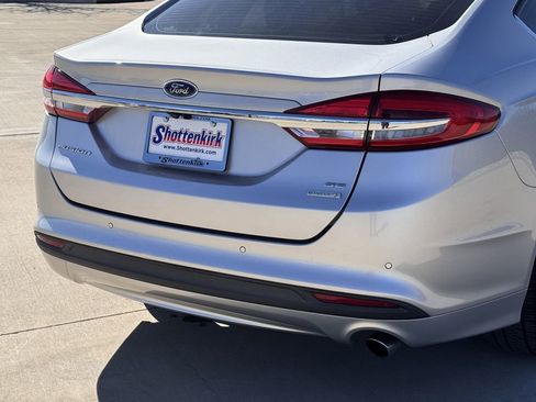 Used 2018 Ford Fusion SE w/ Fusion SE Technology Package image 6
