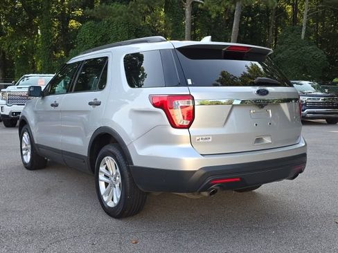 Used 2017 Ford Explorer FWD image 4