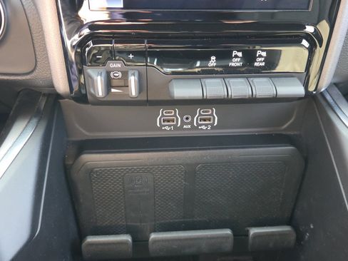 Used 2025 RAM 1500 Big Horn AWD/4WD image 15