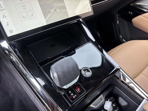 Used 2024 Land Rover Range Rover Sport SE image 18