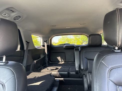 Used 2021 Ford Explorer XLT w/ Equipment Group 202A AWD/4WD image 10