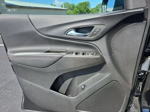 Used 2023 Chevrolet Equinox RS AWD/4WD image 30