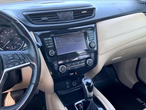 Used 2017 Nissan Rogue SL w/ SL Premium Package FWD image 6