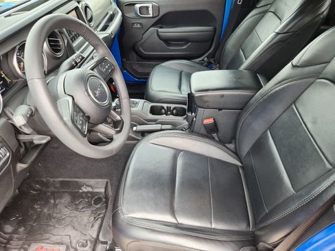 Used 2023 Jeep Gladiator Sport AWD/4WD image 11