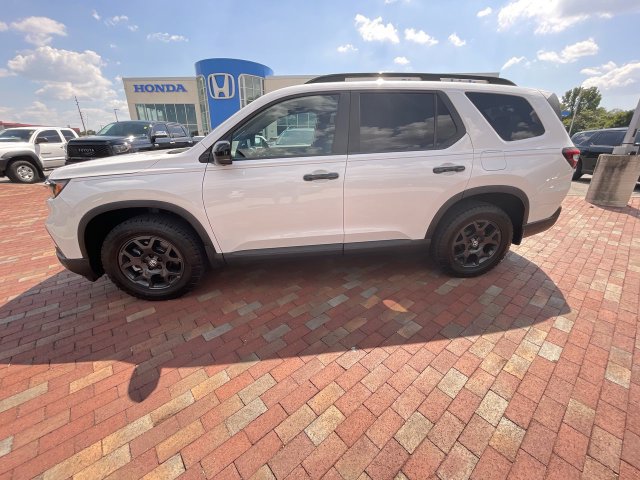 Certified 2024 Honda Pilot TrailSport image 31