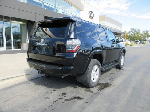 Used 2024 Toyota 4Runner SR5 AWD/4WD image 9