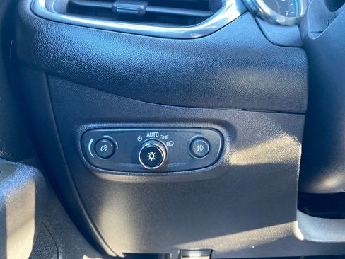 Used 2020 Chevrolet Equinox LT image 29