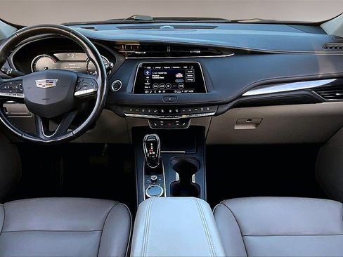Used 2023 Cadillac XT4 Luxury w/ Cold Weather Package image 15
