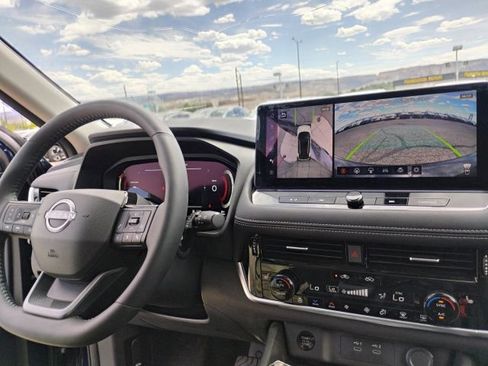 Used 2025 Nissan Rogue SL w/ Tech Package AWD/4WD image 18