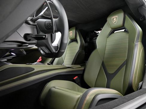 Used 2025 Lamborghini Revuelto AWD/4WD image 10