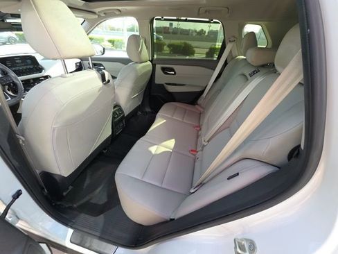 Used 2023 Nissan Rogue SL w/ SL Premium Package image 24