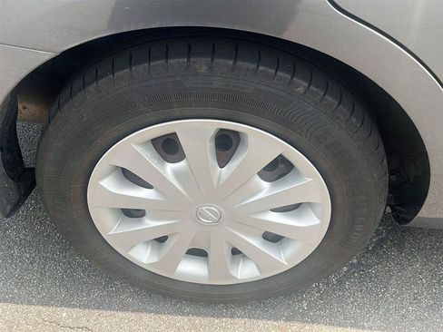 Used 2016 Nissan Versa FWD image 11