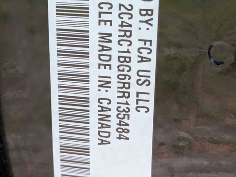 Used 2024 Chrysler Pacifica Touring-L FWD image 34