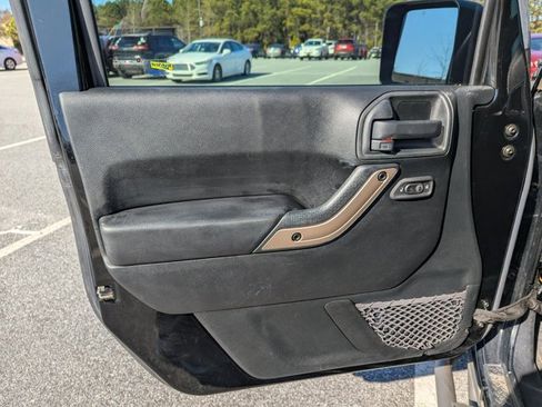 Used 2017 Jeep Wrangler 75th Anniversary image 21