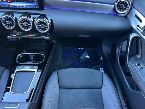 Used 2025 Mercedes-Benz CLA 250 4MATIC image 29